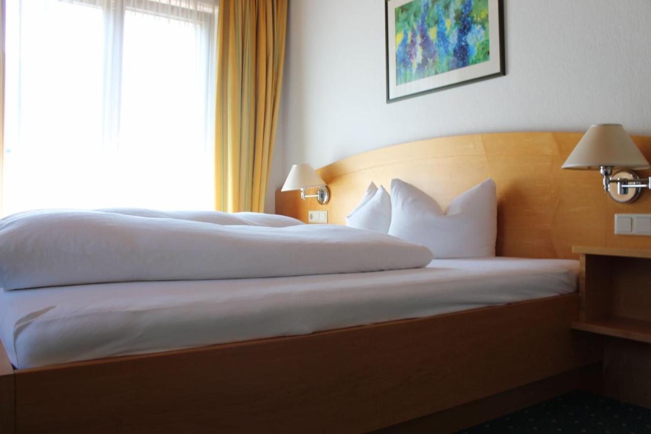 Wanderhotel Garni Cresta Schruns Ngoại thất bức ảnh