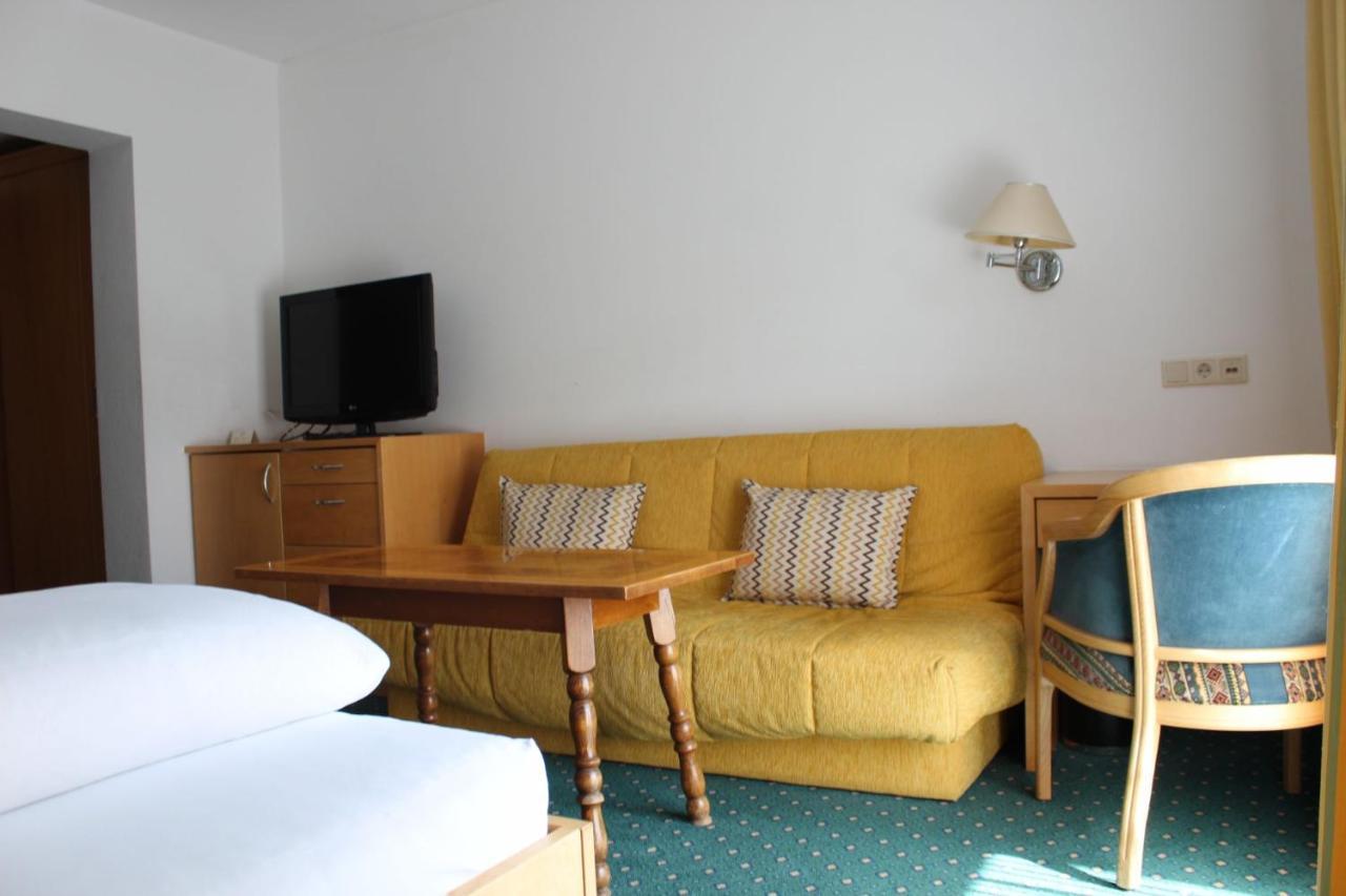 Wanderhotel Garni Cresta Schruns Ngoại thất bức ảnh