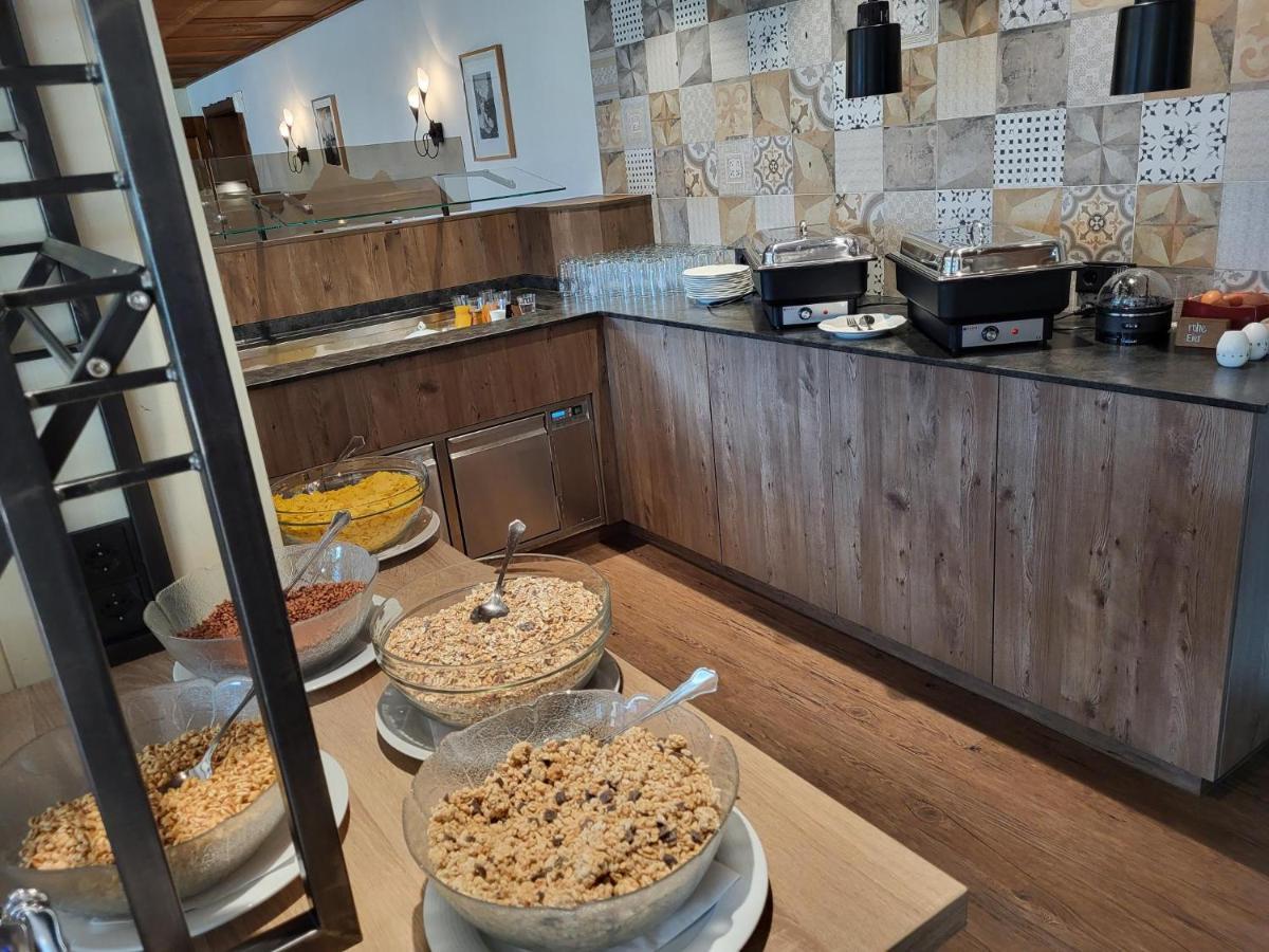 Wanderhotel Garni Cresta Schruns Ngoại thất bức ảnh