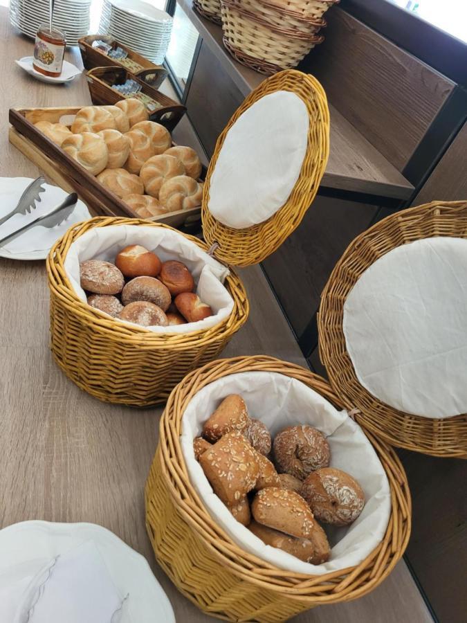 Wanderhotel Garni Cresta Schruns Ngoại thất bức ảnh