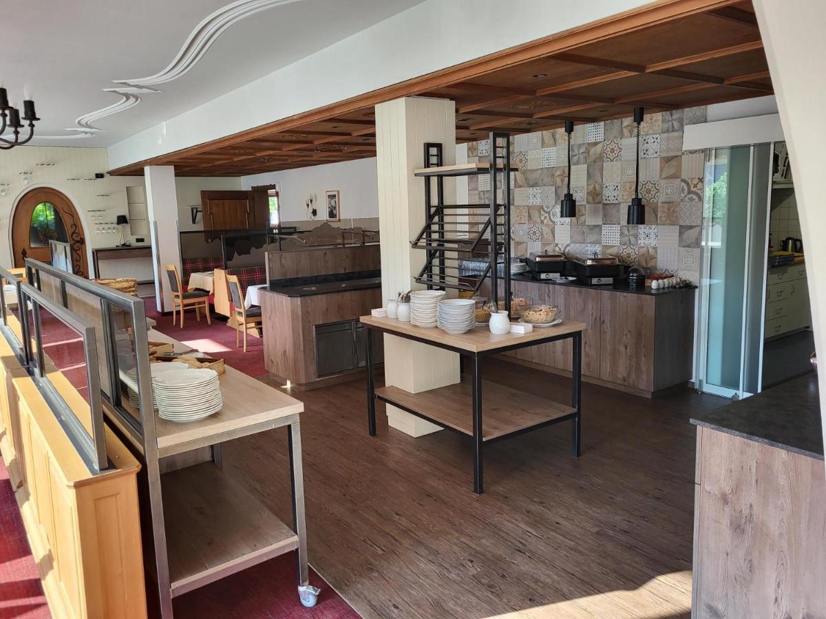 Wanderhotel Garni Cresta Schruns Ngoại thất bức ảnh